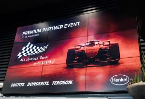 Digitales Display Porsche Experiencenter Leipzig